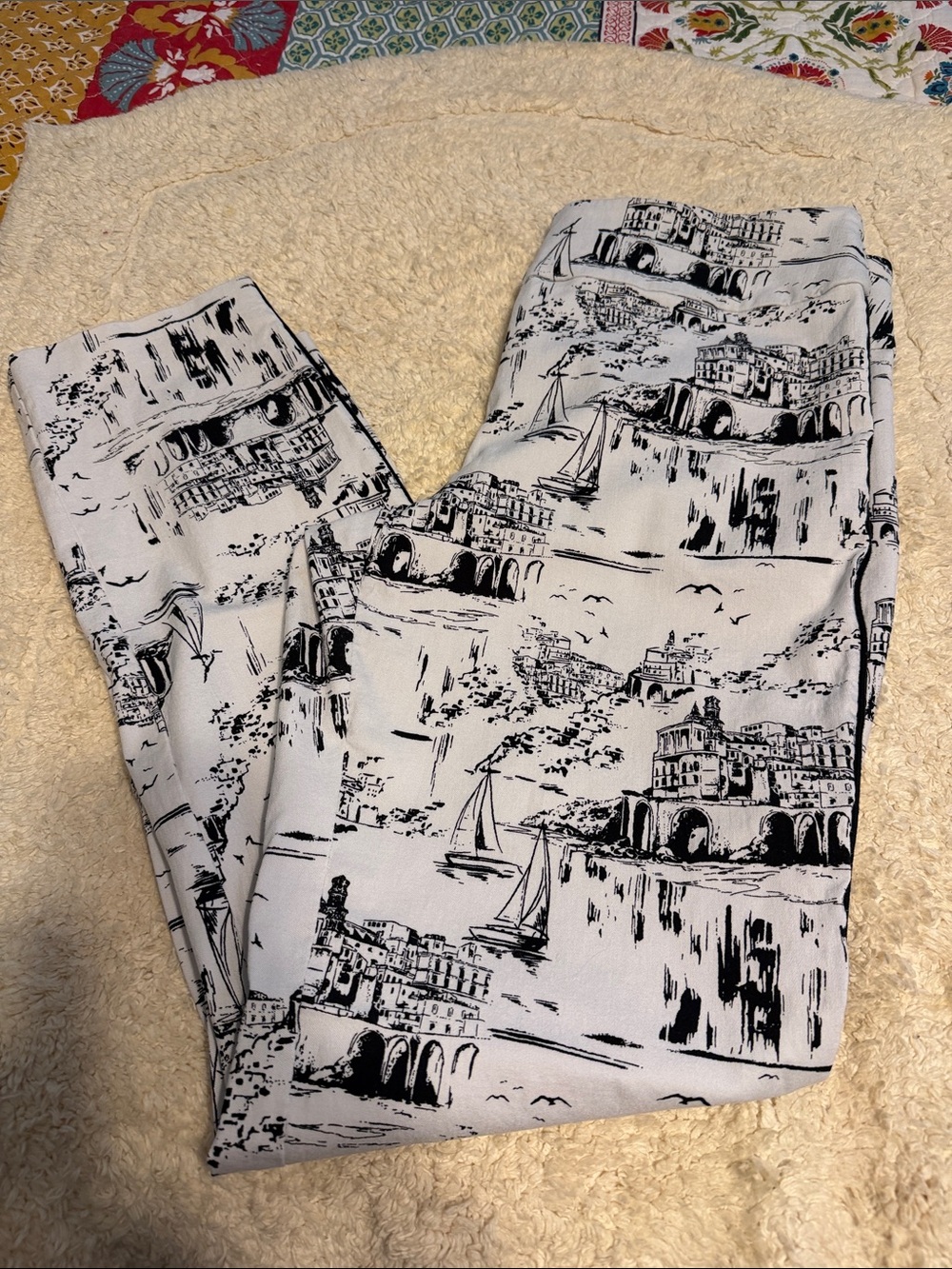 Womens White & Black Scenic Print Pants